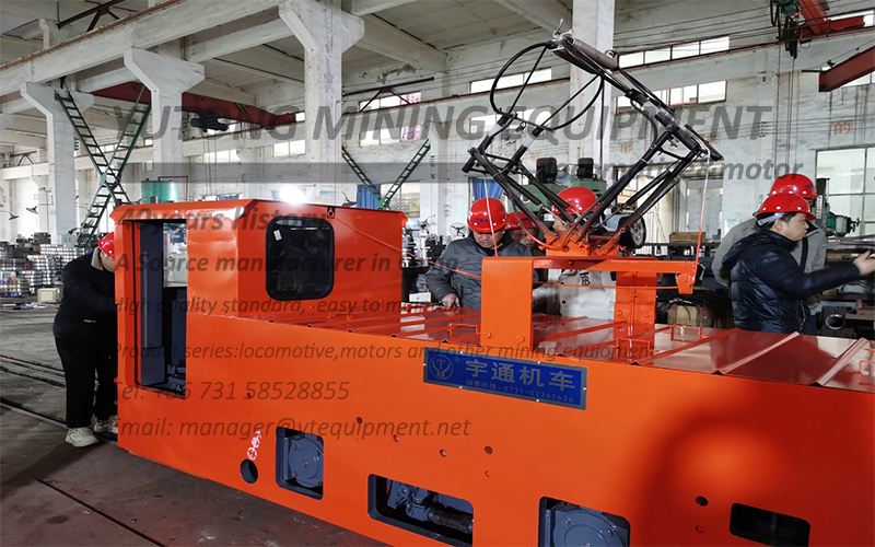 Los clientes de Guangxi acuden a la empresa para personalizar la locomotora eléctrica de frecuencia variable con batería de litio de control remoto no tripulado(图1) 1.jpg