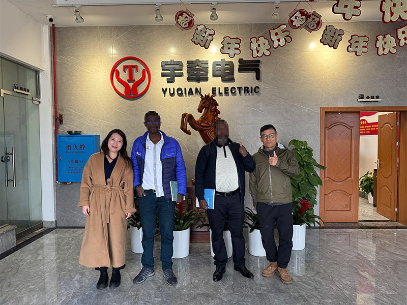 Cliente africano realiza pedido de equipos tras visitar nuestra fábrica de